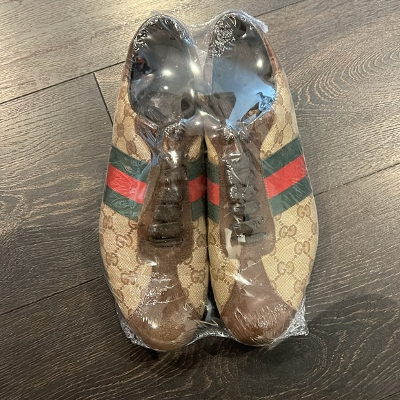 Like new condition. 100% authentic Gucci classic shoe, size US8 - Picture 3 of 3